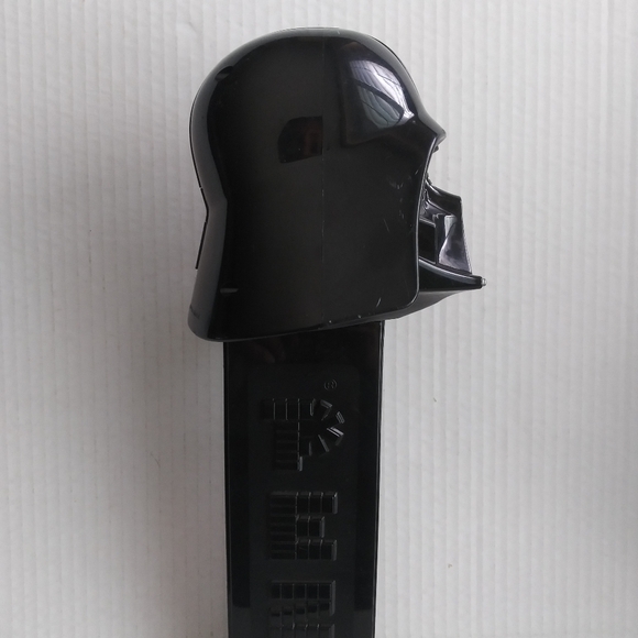 Star Wars Large Darth Vader PEZ Dispenser - Picture 14 of 15